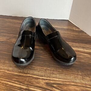 Dansko Clogs EU 41 US 10.5 Womens Work Wonders Shoes Patent Leather